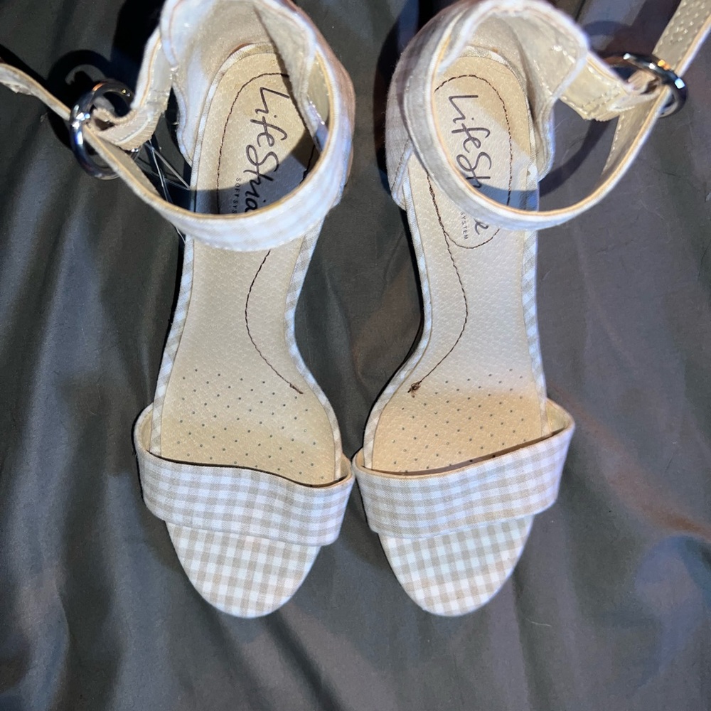 Life Stride Women's Checkered Cream Heels